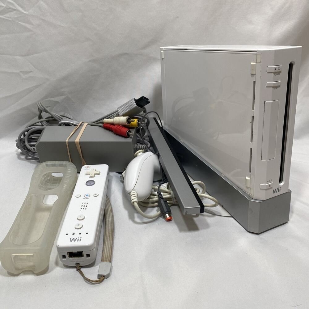 Nintendo Wii Console White RVL-001 Bundle Remote Nunchuk Sensor Bar Cable Tested